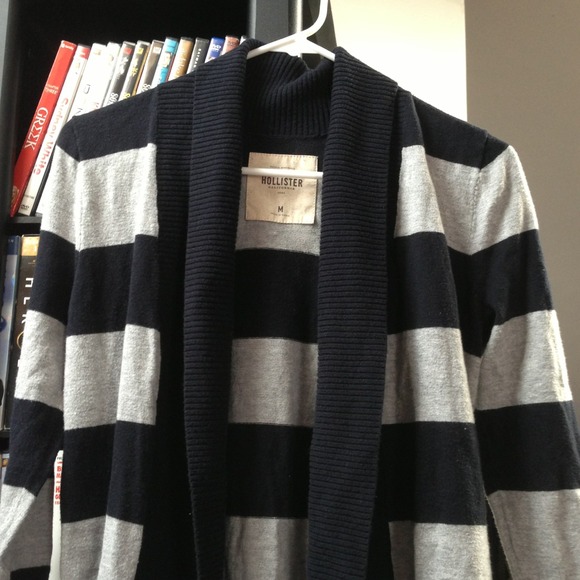 Sold🌟🌟Hollister open sweater - Picture 2 of 2