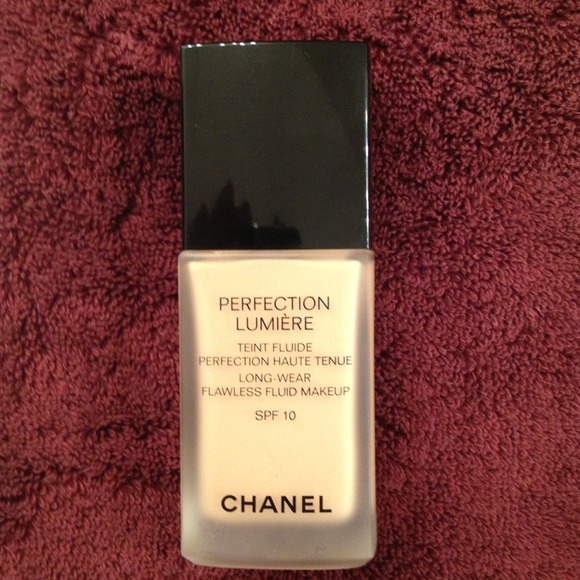 CHANEL  perfection lumiere