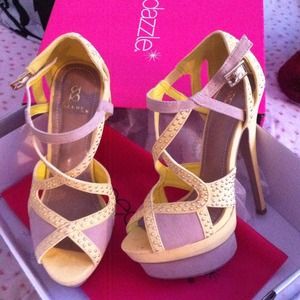 REDUCED Shoedazzle Heel
