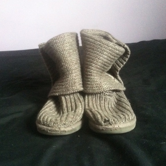 Gray sweater uggs