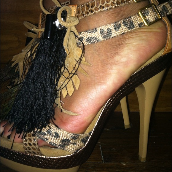 🚫Sold🚫✂REDUCEDx2✂ Animal print heels. - Picture 3 of 4