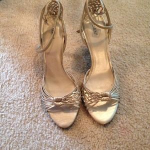 Fioni gold heels