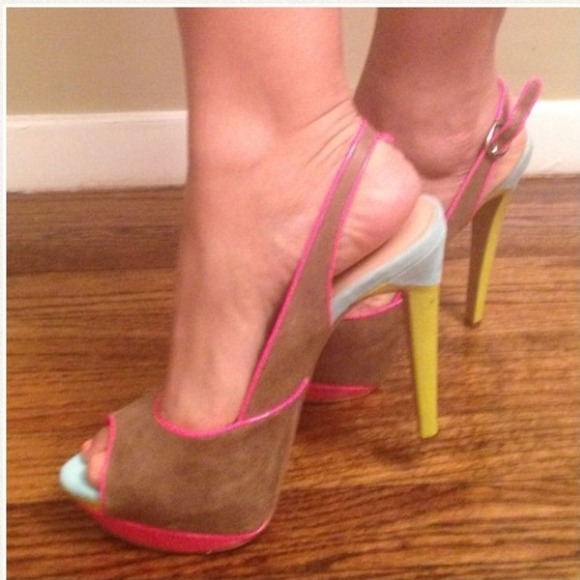 Jessica Simpson pumps