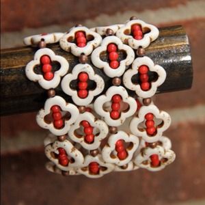 Clover beaded bracelet(s)