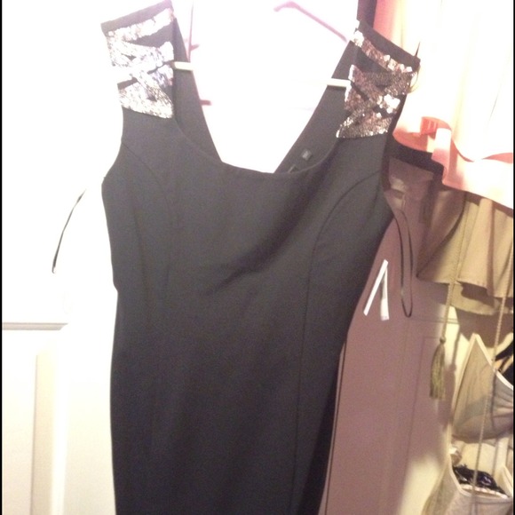 Guess sleek black dress