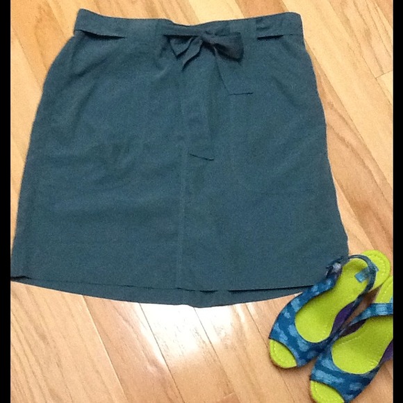Green silk gap size Med skirt with belted waist