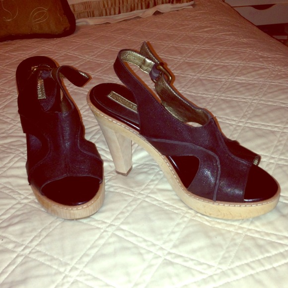 BANANA REPUBLIC HEELS!