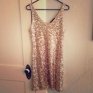 Gold sequin dress✨