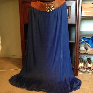 Long skirt with belt