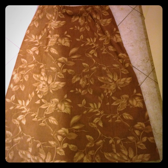 Full length skirt leaves pattern