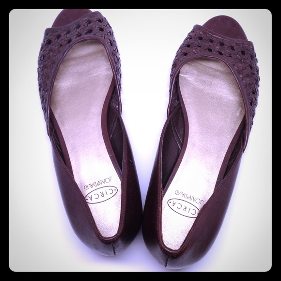 LAST CHANCE SALE! CIRCA Joan & David Flats Size 7M