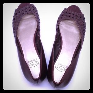 LAST CHANCE SALE! CIRCA Joan & David Flats Size 7M