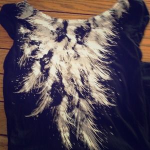 📍📍SOLD📍📍Miley Cyrus blck angel wing "t" sz lg