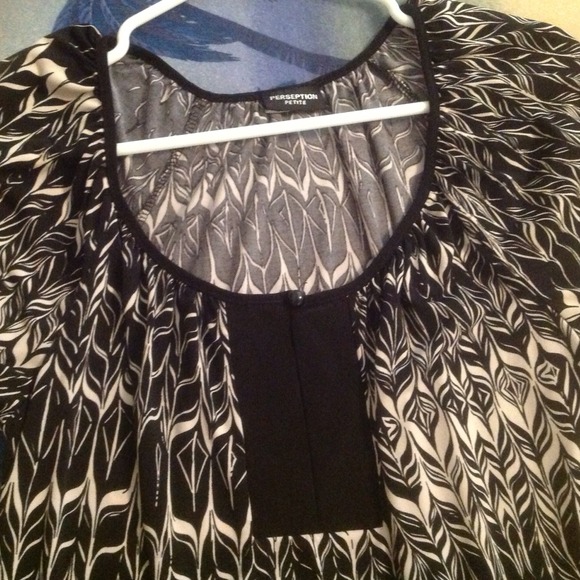 Perception petite top in sale - Picture 2 of 3