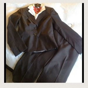 ✂Reduced✂ Ann Taylor Suit! Jacket & pants