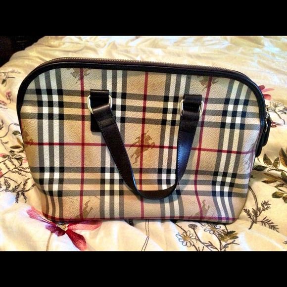 100% Authentic Burberry Alma Purse!