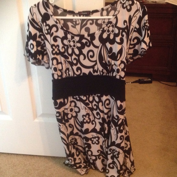 Black and white top by Cocorna
