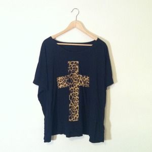 🔻SOLD🔻Oversized Cheetah Cross Tee