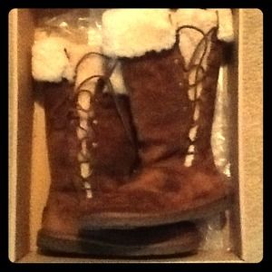 **REDUCED!!!!!!!!**Like NEW AUTHENTIC UGG BOOTS!!!