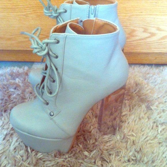 Heels - Picture 1 of 4