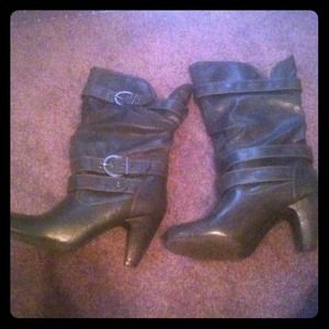 Dark grey boots with heel