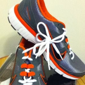 Nike running sneaker- new never worn !