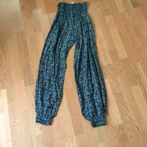 Super cute and comfy parachute pants!!