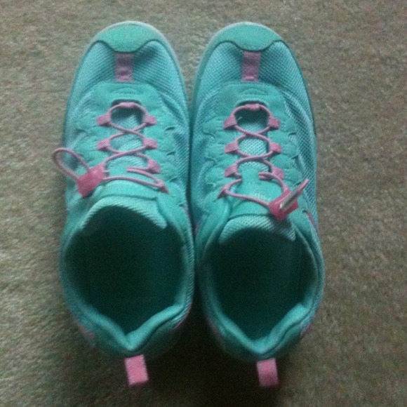 Lands' End Size 5 Sneakers!