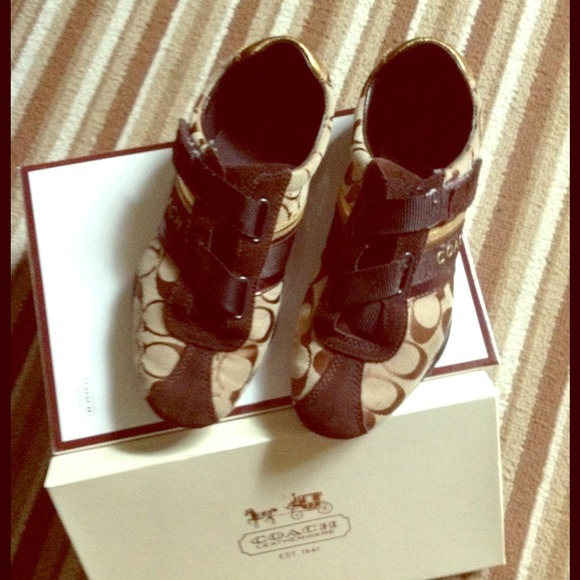 Coach women tennis shoes  ....