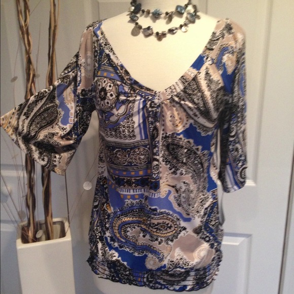 NWT FUN PRINT TOP SZ SMALL💙