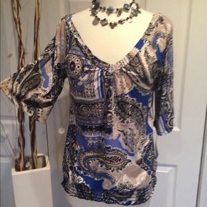 NWT FUN PRINT TOP SZ SMALL💙