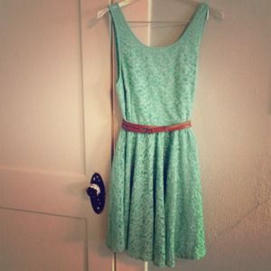 sssssuper sweet mint lace dress!