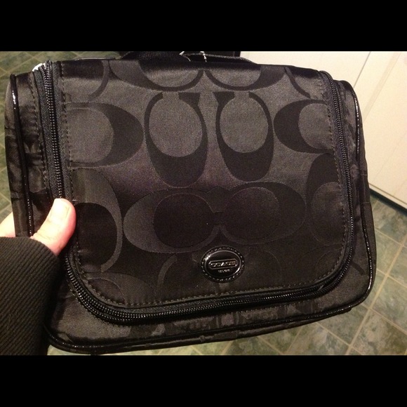 🌺Sold🌺Authentic, NWT, Black Coach Makeup Bag