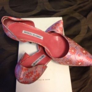Manolo Blahnik floral pump