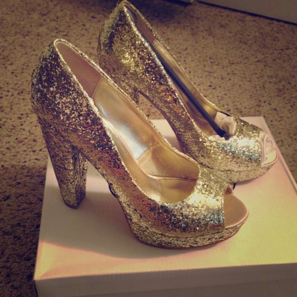 Steve Madden Shoes - Steve Madden Alice Gold Glitter Pumps