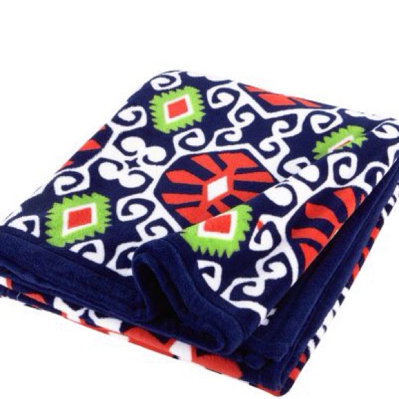 VERA BRADLEY THROW