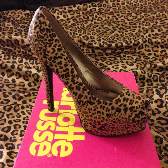 Peep toe Heels For my cheetah lovers! - Picture 3 of 3