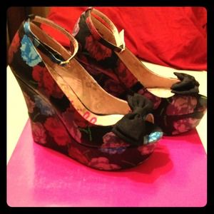 Sz9 Betseyville floral platform wedges