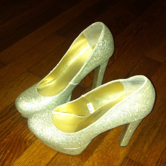Glitter Gold Pumps