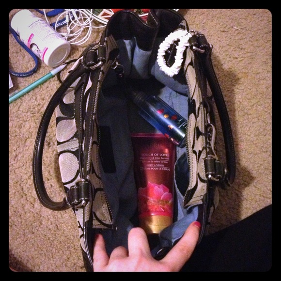 Trading with @jenniflearn01. Coach purse