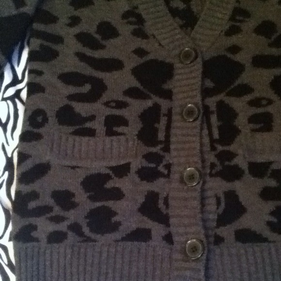 Over sweater - Picture 2 of 3