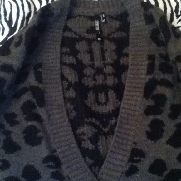 Over sweater - Picture 3 of 3