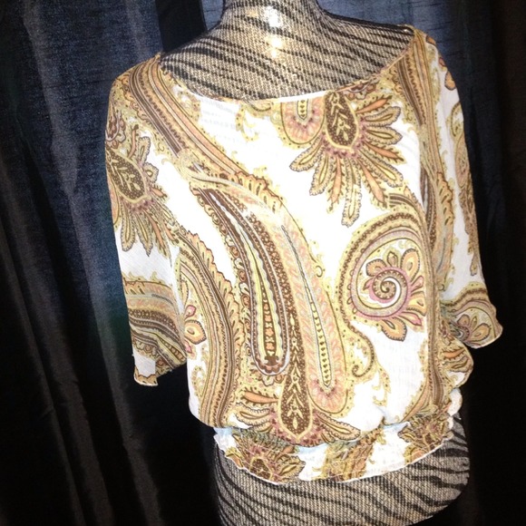 🚫🚫SOLD🚫🚫Rampage sheer top