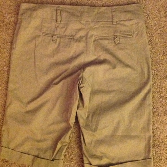 NWOT THE LIMITED CUFFED CROPPED KHAKI PANTS - Picture 3 of 3