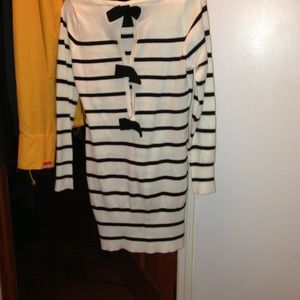 Cute sweater dress size S. Bow in the back
