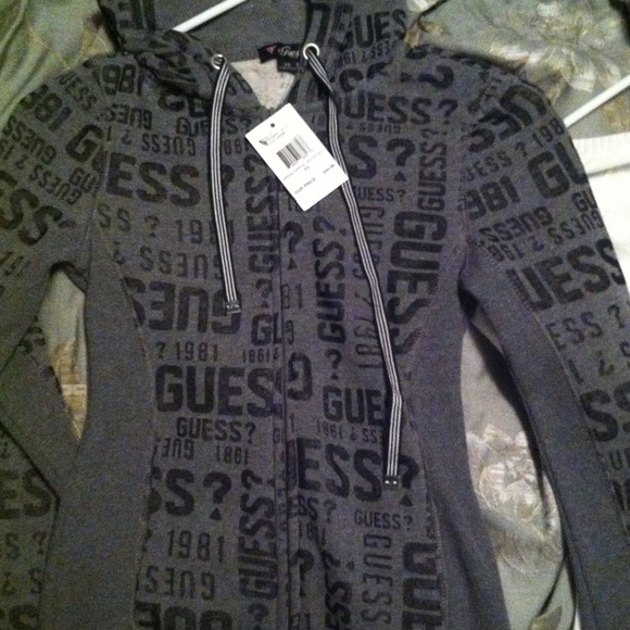 ✌Traded✌Nwt guess zip up