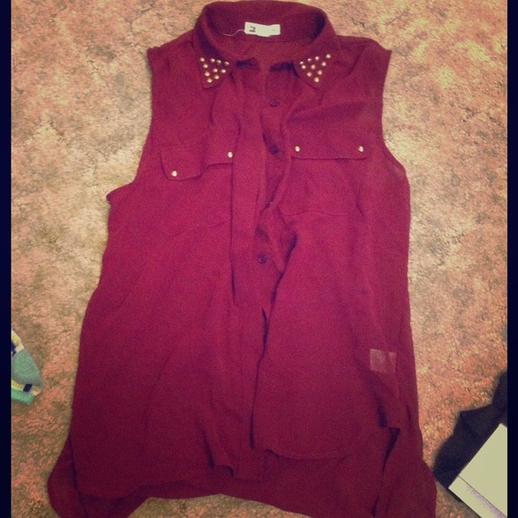❌SOLD❌Burgundy studded tank