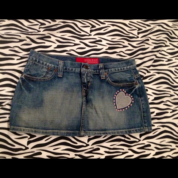 Adorable Guess denim heart mini skirt Sz. 28