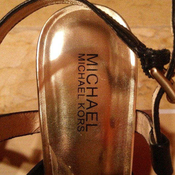 Michael Kors Laci Platform - Picture 3 of 4