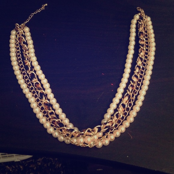 🎉SOLD🎉Leopard Pearl chunky faux necklace
